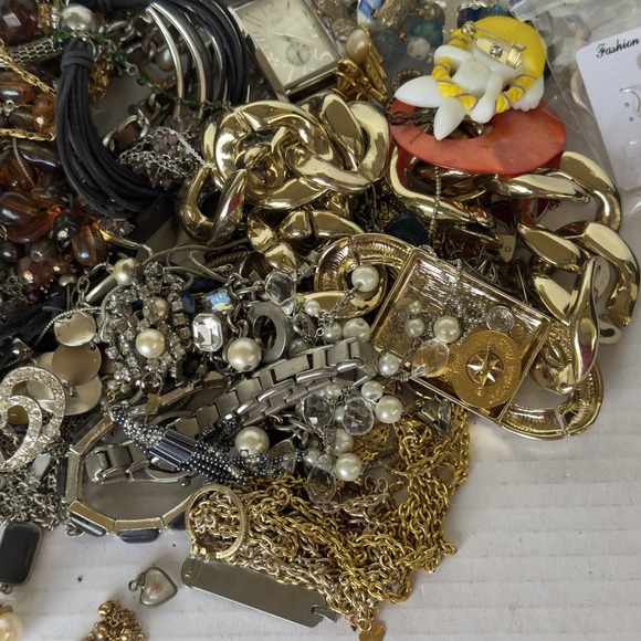 4 Lb Mixed Jewelry Modern Vintage crafter lot mismatched broken Some Wearable - Picture 5 of 6